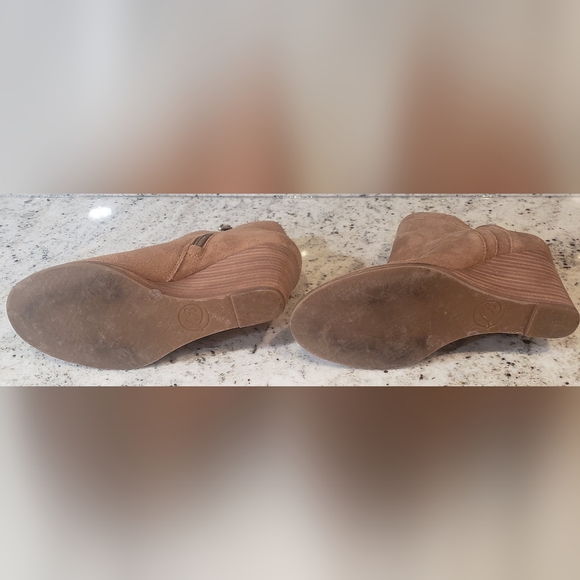 Lucky Brand Suede Wedge Ankle Boots in size 6M - Picture 6 of 8